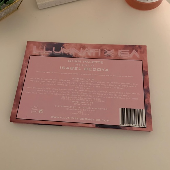 Illuminati X Isa Palette - Picture 4 of 5